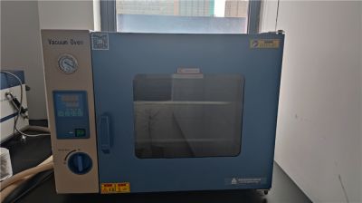 Vacuum oven